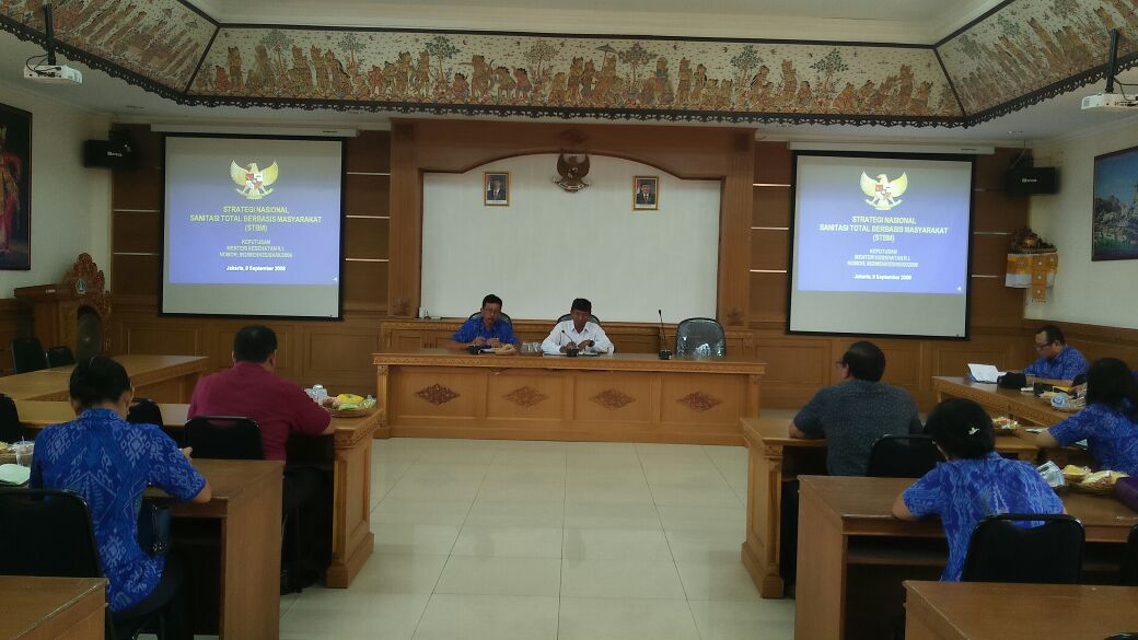 Tim Pembina Kabupaten Kota Sehat Kabupaten Badung memberikan sosialisasi di Kantor Camat Kuta, Kamis (22/9) kemarin.