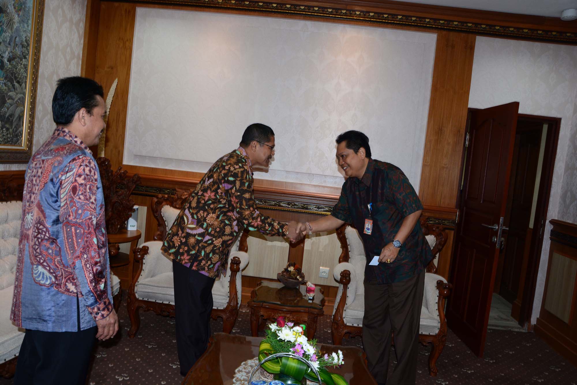 Direktur Bank Indonesia Perwakilan Bali Causa Iman Karana saat audiensi dengan Walikota Denpasar IB Rai Dharmawijaya Mantra di Kantor Walikota Denpasar, Selasa (28/9).