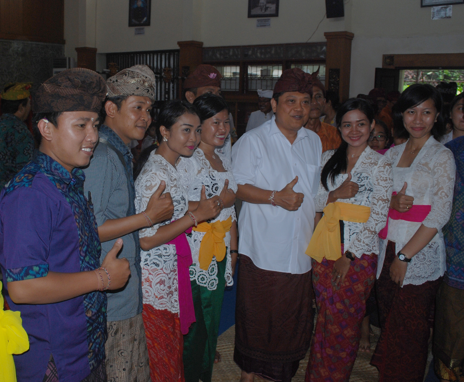 Walikota Denpasar, IB Rai Dharmawijaya Mantra saat melepas para peserta Utsawa Dharmagita Tingkat Provinsi Bali pada Senin (26/9).