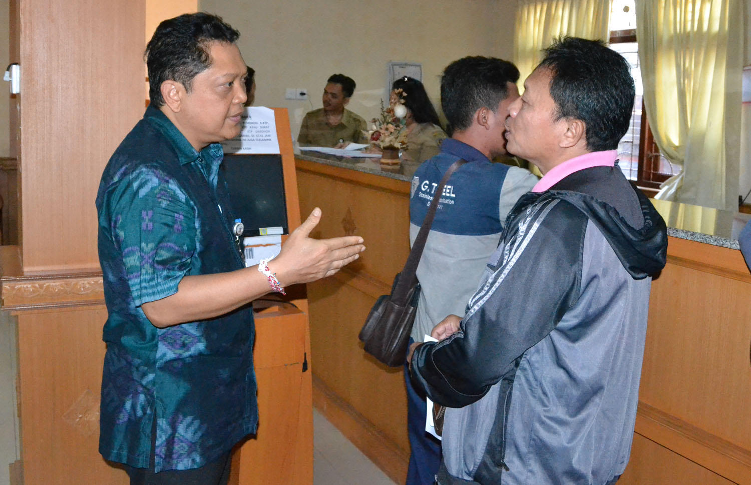 Walikota Rai Mantra Sidak Perekaman E-KTP Kecamatan Densel