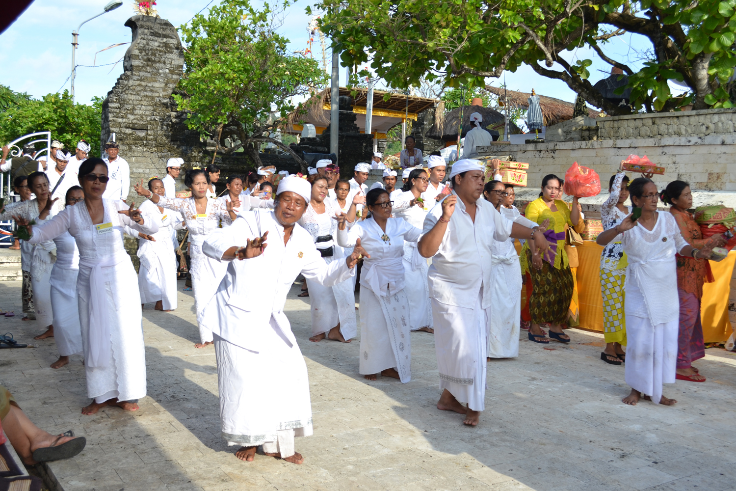 walikota-hadiri-padudusan-agung-d-pura-uluwatu-1