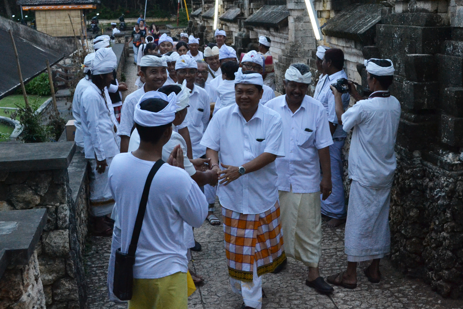 walikota-hadiri-padudusan-agung-d-pura-uluwatu-4