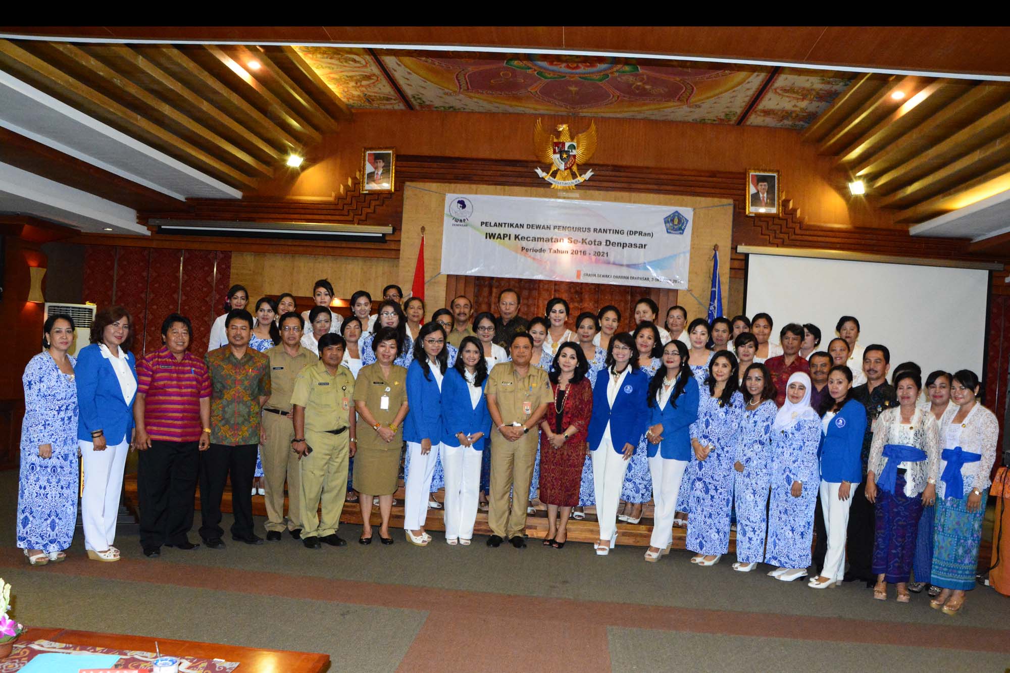 Pengukuhan oleh Walikota Denpasar IB Rai Dharmawijaya Mantra di Gedung Sewaka Dharma Lumintang Senin (3/10)