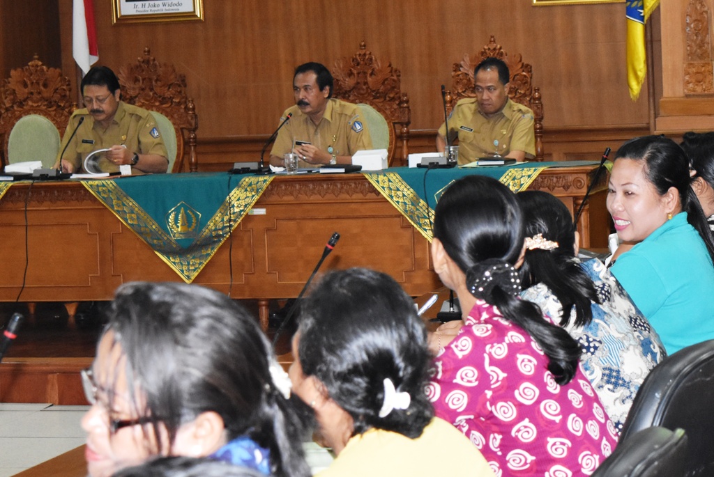  Asisten Ekonomi dan Pembangunan Setda Kabupaten Badung Dewa Made Apramana saat menghadiri sarasehan Kelompok Tani Nelayan Andalan Badung, (24/10) kemarin di Ruang Kriya Gosana, Puspem Badung.