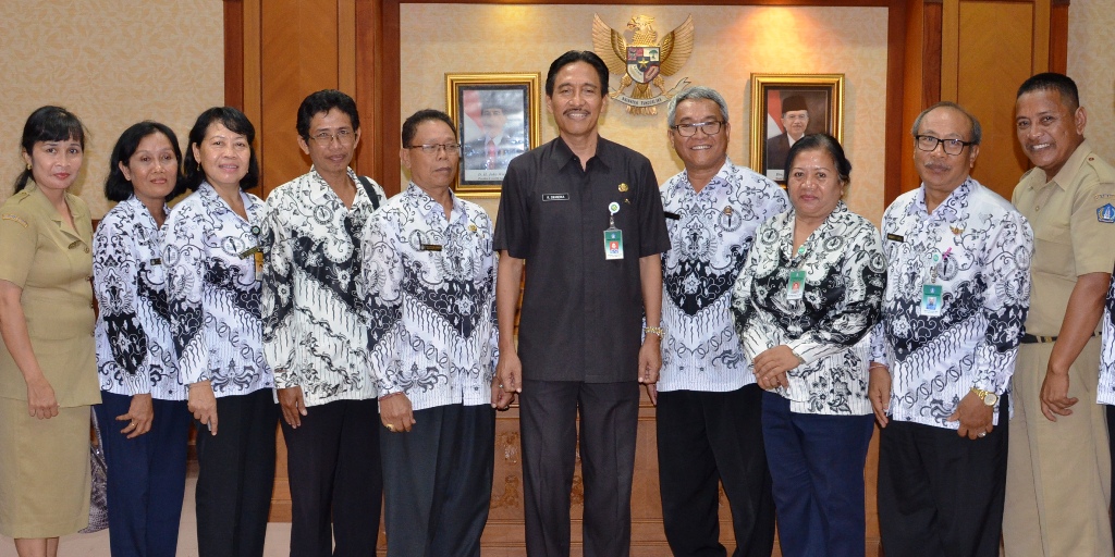 Sekda Badung Kompyang R. Swandika saat menerima audiensi pengurus PGRI Badung, (24/10) di Puspem Badung.