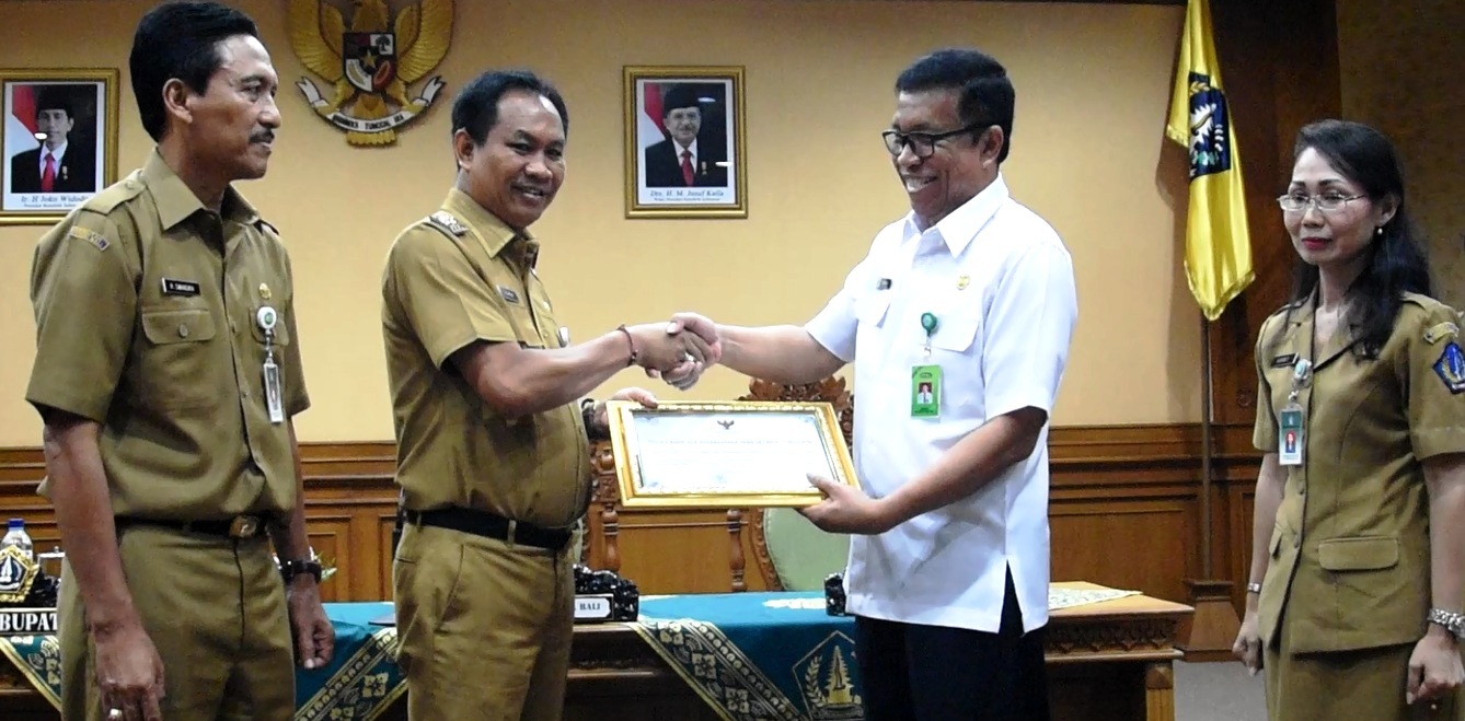  Wakil Bupati Badung I Ketut Suiasa usai sosialisasi program anti korupsi, di Ruang Kertha Gosana, Pusat Pemerintahan Kabupaten Badung, Mangupraja Mandala, (18/10).