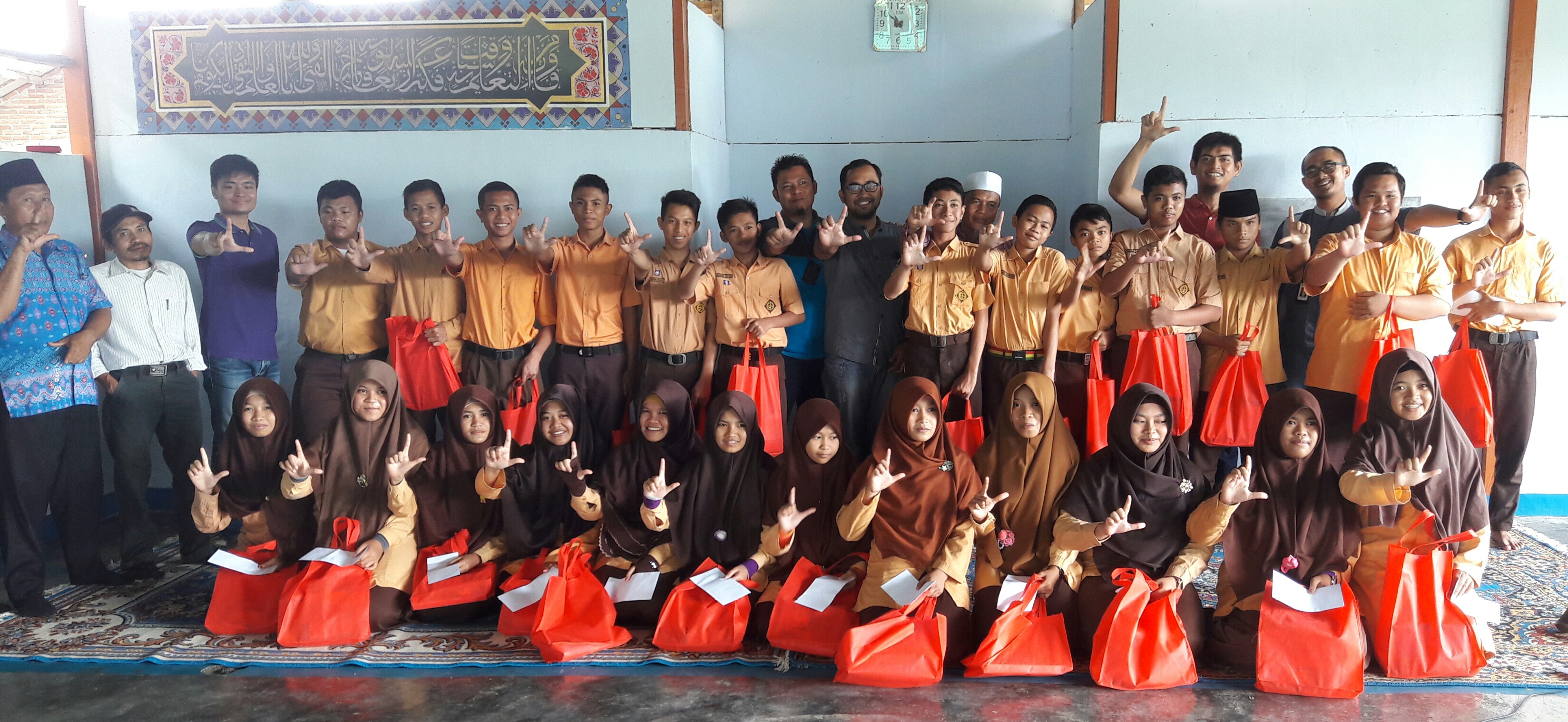 Program BERANDA Telkomsel Branch Mataram di Pondok Pesantren Al Muwahidin NTB