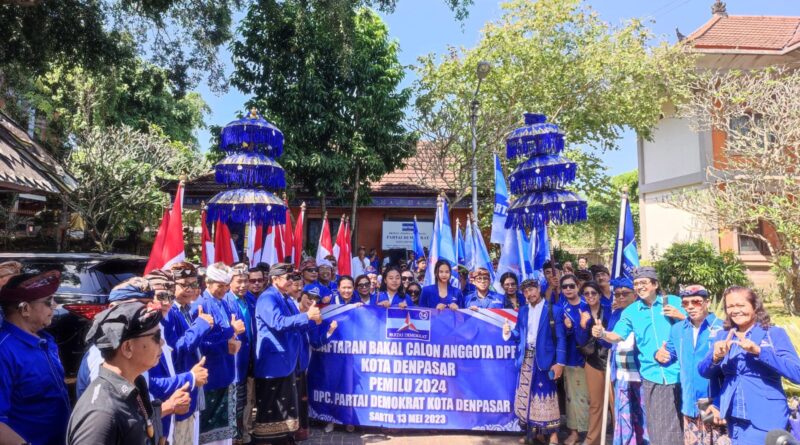Ratusan Kader Demokrat Kota Denpasar Iringi Pendaftaran Bacaleg ke KPU