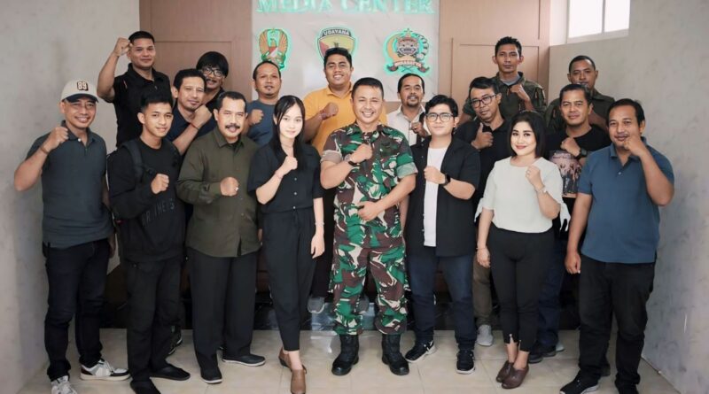 Korem 163/Wira Satya Gelar ‘Simakrama’ Bersama Insan Media, Mayor Oka: Pers Diharapkan Ikut Terlibat Mengisi Perjalanan Bangsa