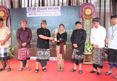 Wagub Giri Prasta Tutup SMK Festival Kabupaten Bangli dengan Megibung Bersama