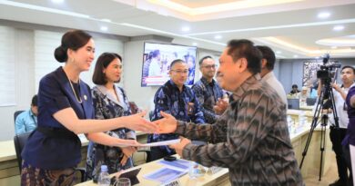 Raker Komite III DPD RI dengan Kementerian Pariwisata, Rai Mantra: Terjadi Penurunan Okupansi akibat Platform Ekonomi Berbagi Raker Komite III DPD RI dengan Kementerian Pariwisata, Rai Mantra: Terjadi Penurunan Okupansi akibat Platform Ekonomi Berbagi