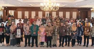 OJK Dorong Peningkatan Tata Kelola yang Baik dan Berkelanjutan di Sektor Jasa Keuangan OJK Dorong Peningkatan Tata Kelola yang Baik dan Berkelanjutan di Sektor Jasa Keuangan
