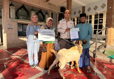 PLN Indonesia Power UBP Bali Unit Pemaron Serahkan Bantuan Hewan Qurban untuk Peringatan Hari Raya Idul Adha 1446 H