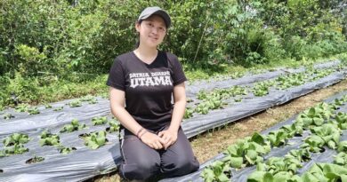 Tak Harus di Kantor, Kartini Muda Ini Pilih Sawah dan Kembangkan Usaha Lewat Aplikasi BRImo