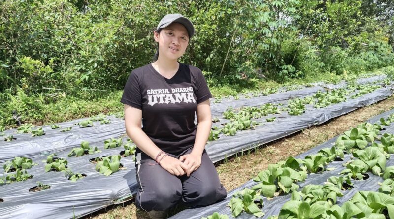 Tak Harus di Kantor, Kartini Muda Ini Pilih Sawah dan Kembangkan Usaha Lewat Aplikasi BRImo