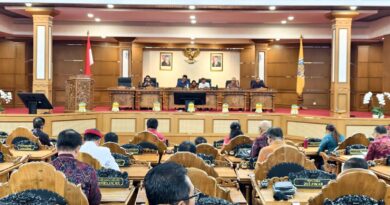 Wagub Giri Prasta Apresiasi Pandangan Umum Fraksi DPRD Bali Atas Dua Raperda