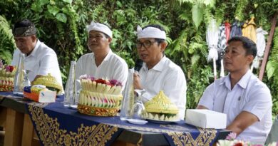 Bupati Badung I Wayan Adi Arnawa Serahkan Bantuan Rp550 Juta untuk Pemulihan Pura Taman Beji Magendra