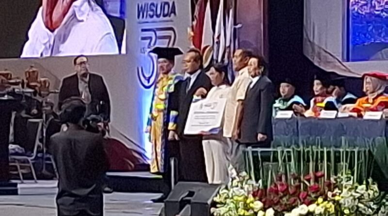 Suasana Haru Warnai Wisuda ke-37 ITB STIKOM Bali
