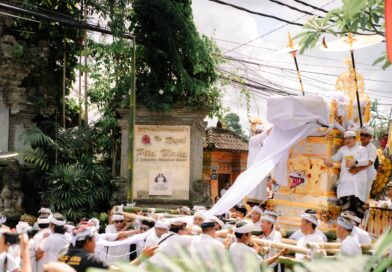 Persembahan Taman Dedari untuk Griya Gede Simpangan Manuaba Bunutan pada Upacara Palebon Ida Pedanda Istri Purnama