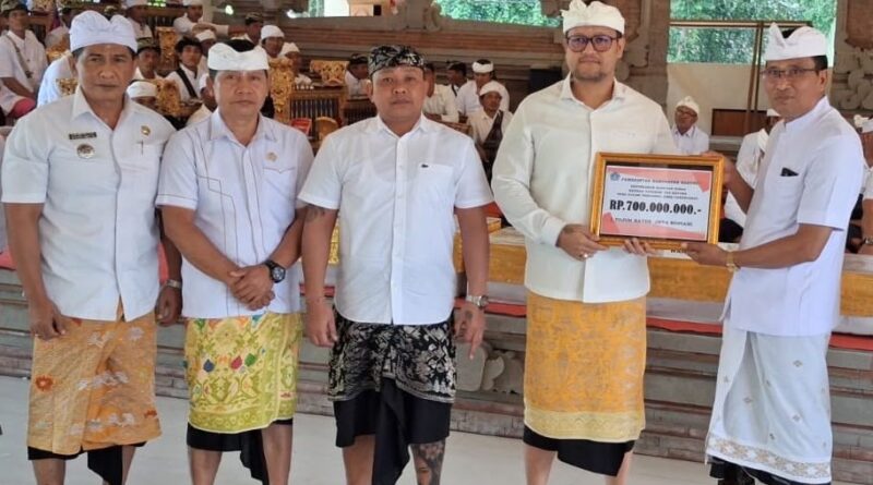 Wabup Bagus Alit Sucipta Hadiri Upacara Ngeratep Tapakan di Pura Dalem Bebalang Carangsari