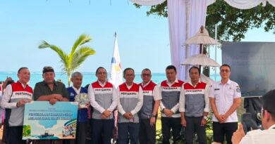 Sekda Badung Hadiri Peluncuran Kapal Trash Skimmer dan Penyerahan Seragam Sekolah di Kuta