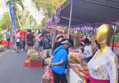 FKLJK Bali Gelar Pasar Murah Pekenan Galungan dan Kuningan di Renon, Dalam Sejam 15 Ribu Canang Terjual FKLJK Bali Gelar Pasar Murah Pekenan Galungan dan Kuningan di Renon, Dalam Sejam 15 Ribu Canang Terjual