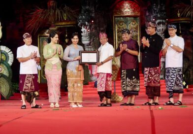 Gubernur Koster Resmi Buka PKB XLVIII, Diikuti 23 Ribu Seniman dan Ratusan Sekaa, IKM/UMKM Digratiskan Gubernur Koster Resmi Buka PKB XLVIII, Diikuti 23 Ribu Seniman dan Ratusan Sekaa, IKM/UMKM Digratiskan