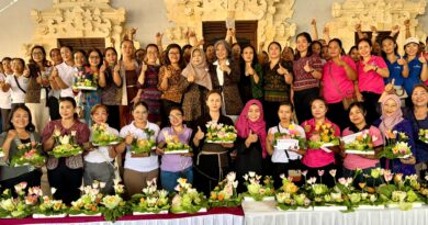 Ketua GOW Badung Buka Pelatihan Garnish dan Fruit Carving di Kedonganan Ketua GOW Badung Buka Pelatihan Garnish dan Fruit Carving di Kedonganan