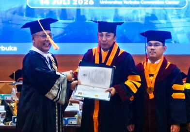 Kepala Bappeda Bali Raih Doktor Administrasi Publik di Universitas Terbuka Kepala Bappeda Bali Raih Doktor Administrasi Publik di Universitas Terbuka