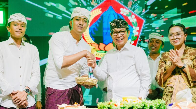 HUT Ke-53 ST Girindra Putra Banjar Tegalnarungan, Bupati Ingatkan Generasi Muda Pendidikan adalah Investasi Terbaik HUT Ke-53 ST Girindra Putra Banjar Tegalnarungan, Bupati Ingatkan Generasi Muda Pendidikan adalah Investasi Terbaik