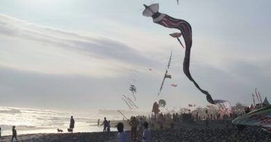 Delapan Negara Meriahkan Mereren Festival 2026, Puluhan Layangan Warnai Langit Pantai Pererenan Badung Delapan Negara Meriahkan Mereren Festival 2026, Puluhan Layangan Warnai Langit Pantai Pererenan Badung