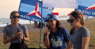 Gerakan Langit Biru di Pantai Lembeng Gianyar, Tutik Kusuma Wardani Ajak Kader Demokrat Lebih Dekat Dengan Rakyat melalui Kerja Nyata Gerakan Langit Biru di Pantai Lembeng Gianyar, Tutik Kusuma Wardani Ajak Kader Demokrat Lebih Dekat Dengan Rakyat melalui Kerja Nyata
