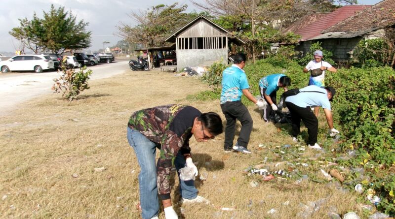 Sambut HUT ke-81 RI, PLN UP2D Bali Bersih Sampah di Pantai Biaung Sambut HUT ke-81 RI, PLN UP2D Bali Bersih Sampah di Pantai Biaung