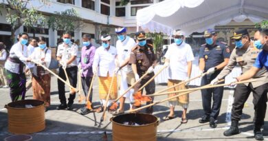 Kejaksaan Denpasar Musnahkan Ribuan Slop Rokok Ilegal Kejaksaan Denpasar Musnahkan Ribuan Slop Rokok Ilegal