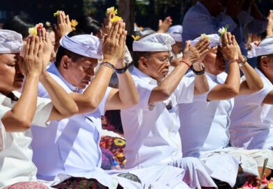 Perkuat Pembangunan Sekala-Niskala, Pemprov Bali Ngaturang Pekeling di Pura Agung Besakih Perkuat Pembangunan Sekala-Niskala, Pemprov Bali Ngaturang Pekeling di Pura Agung Besakih