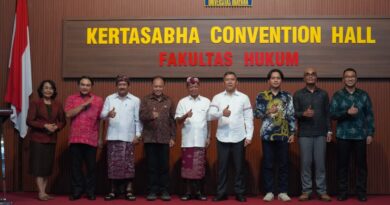 Gubernur Koster Ajak Mahasiswa Pascasarjana FH Unud Perkuat Keilmuan Hadapi Persaingan Global