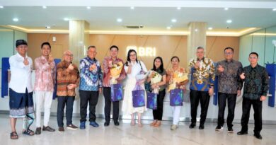 Rayakan Hari Pelanggan Nasional, Direktur Operations BRI dan Komisaris BRI Hadir Lebih Dekat Sapa Nasabah di Denpasar