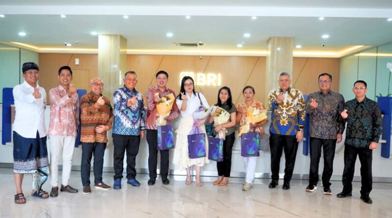 Rayakan Hari Pelanggan Nasional, Direktur Operations BRI dan Komisaris BRI Hadir Lebih Dekat Sapa Nasabah di Denpasar