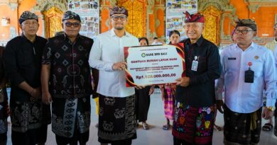 Komitmen Sapta Kriya Adi Cipta, Wabup Bagus Alit Sucipta Serahkan Ratusan Bantuan Perumahan dan Disabilitas Komitmen Sapta Kriya Adi Cipta, Wabup Bagus Alit Sucipta Serahkan Ratusan Bantuan Perumahan dan Disabilitas